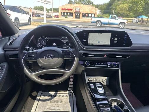 Shimmering Silver Pearl 2022 Hyundai SONATA SEL Plus