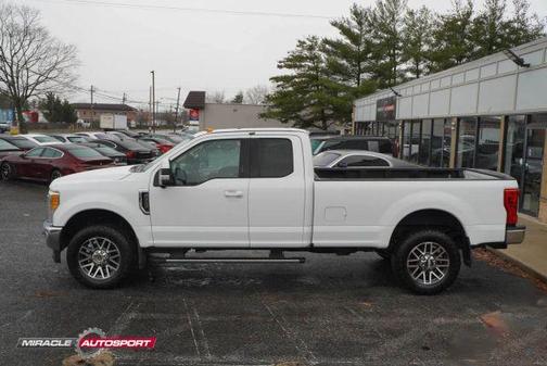 Oxford White 2017 Ford F-350 Lariat Super Duty