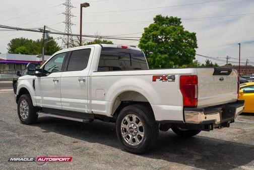 Oxford White 2022 Ford F-350 Lariat Super Duty