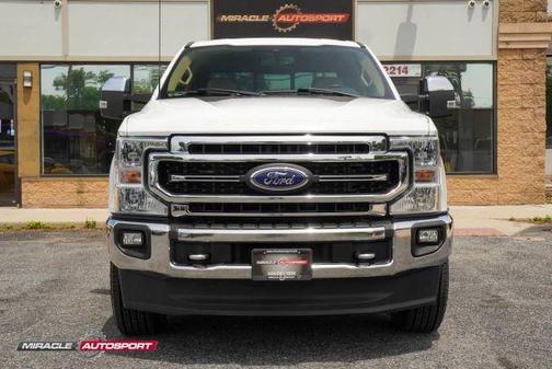 Oxford White 2022 Ford F-350 Lariat Super Duty