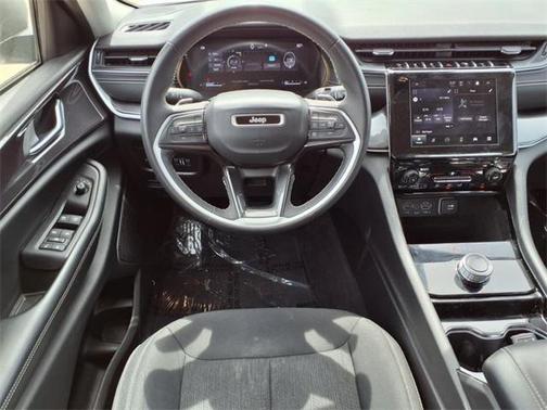 2022 Jeep Grand Cherokee Laredo