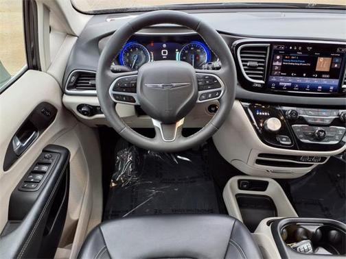 2023 Chrysler Pacifica Touring-L
