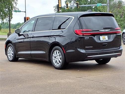 2023 Chrysler Pacifica Touring-L