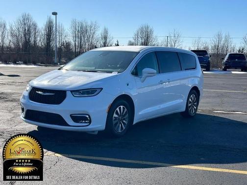 2022 Chrysler Pacifica Hybrid Touring L