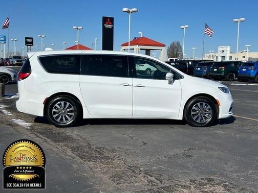 2022 Chrysler Pacifica Hybrid Touring L