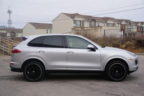 2017 Porsche Cayenne Platinum Edition