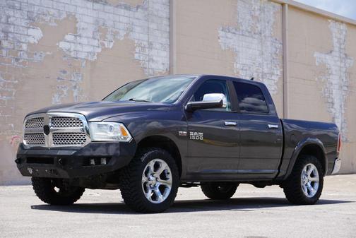 Granite Crystal Metallic Clearcoat 2014 RAM 1500 Laramie