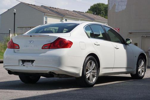 2015 INFINITI Q40 Base