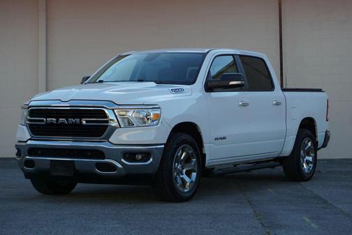 Bright White Clearcoat 2019 RAM 1500 Big Horn
