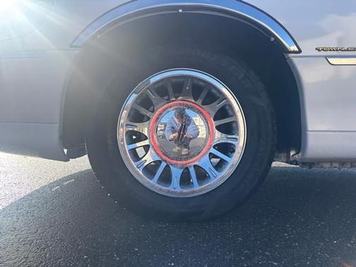 2002 Lincoln Town Car Cartier