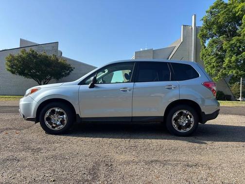 Ice Silver Metallic 2014 Subaru Forester 2.5i