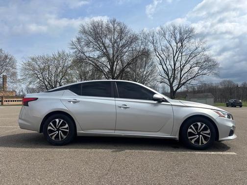 Brilliant Silver Metallic 2020 Nissan Altima 2.5 S