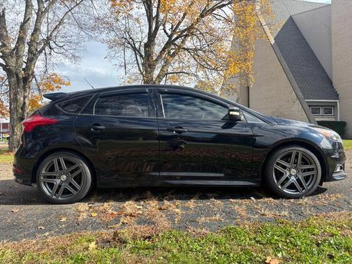 2018 Ford Focus ST Base