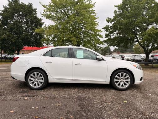 Summit White 2013 Chevrolet Malibu 2LT