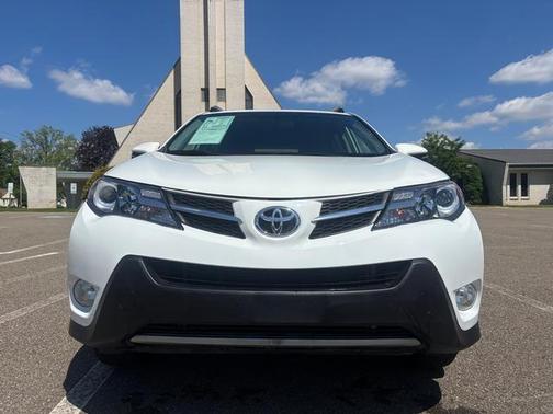 Super White 2015 Toyota RAV4 XLE