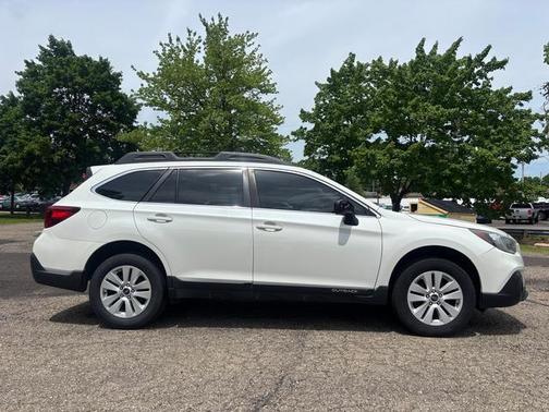 Crystal White Pearl 2019 Subaru Outback 2.5i Premium