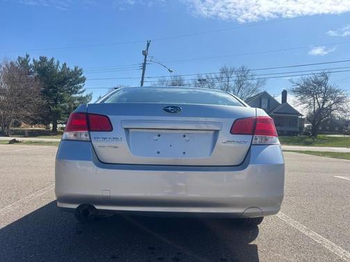 Ice Silver Metallic 2012 Subaru Legacy 2.5i