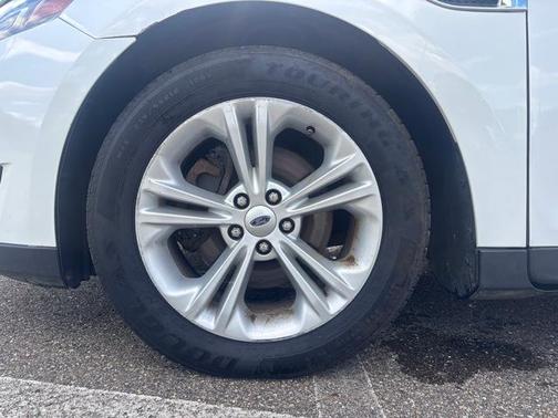 Oxford White 2017 Ford Taurus SE