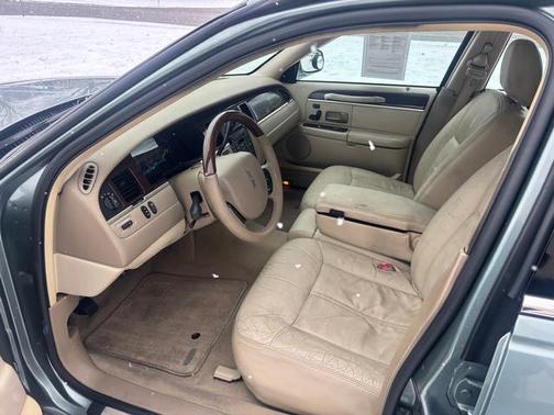 2006 Lincoln Town Car Signature Limited