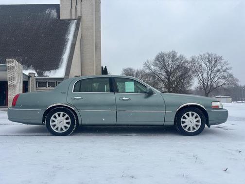 2006 Lincoln Town Car Signature Limited