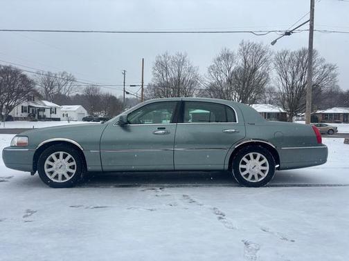 2006 Lincoln Town Car Signature Limited