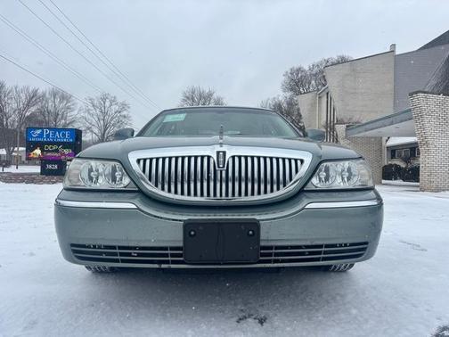 2006 Lincoln Town Car Signature Limited