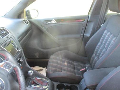 Photo 3 of 13 of 2010 Volkswagen GTI 4-Door