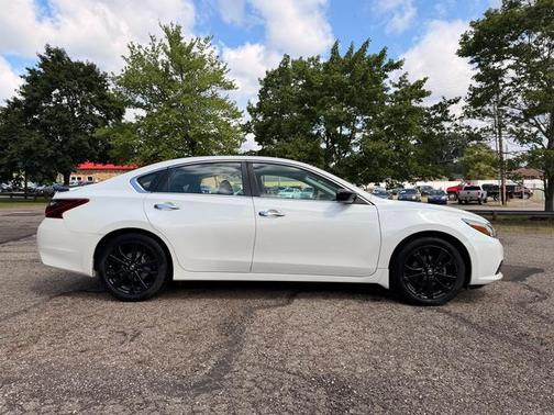 White 2017 Nissan Altima 2.5 SR