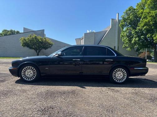 Ebony 2007 Jaguar XJ Vanden Plas