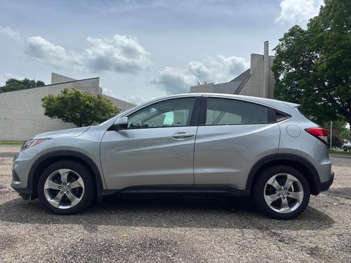 Modern Steel Metallic 2019 Honda HR-V LX