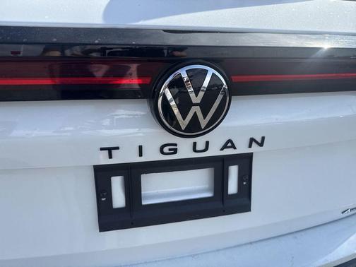opal white pearl 2026 Volkswagen Tiguan 2.0T SE R-Line Black 4MOTION