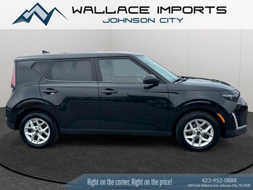 Fusion Black 2024 Kia Soul LX
