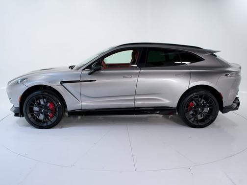2025 Aston Martin DBX 707
