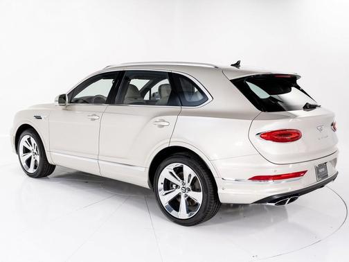 2025 Bentley Bentayga V8
