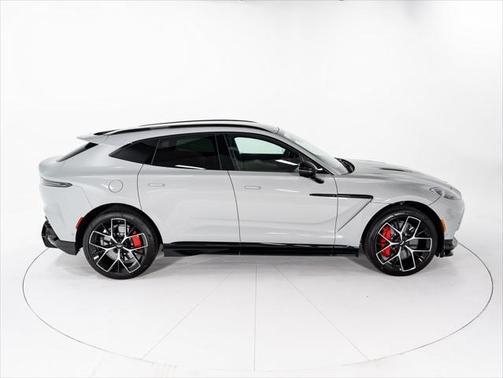 2025 Aston Martin DBX 707