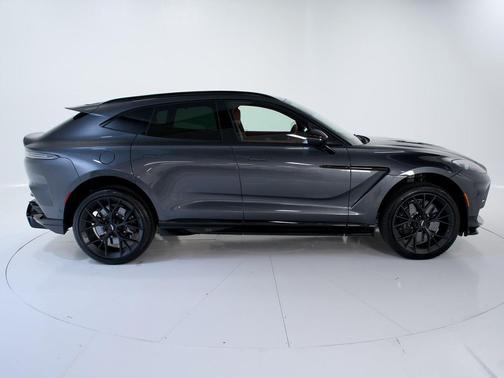 2025 Aston Martin DBX 707