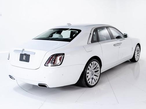 2025 Rolls-Royce Ghost 