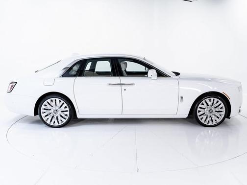 2025 Rolls-Royce Ghost 