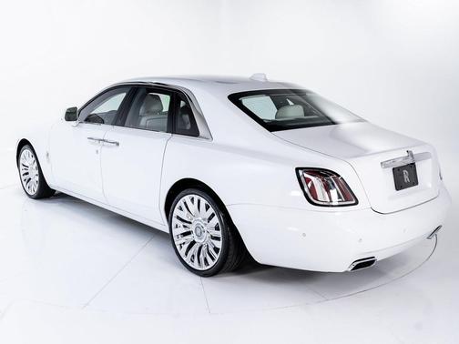 2025 Rolls-Royce Ghost 