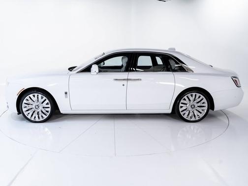 2025 Rolls-Royce Ghost 