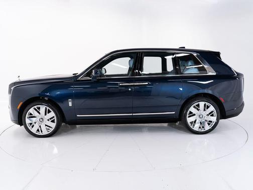 Midnight Sapphire 2027 Rolls-Royce Cullinan