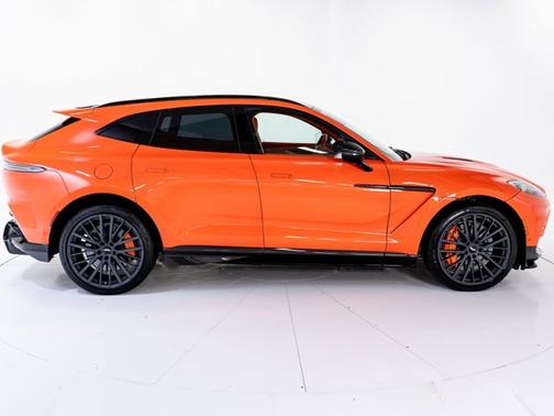 2025 Aston Martin DBX 707