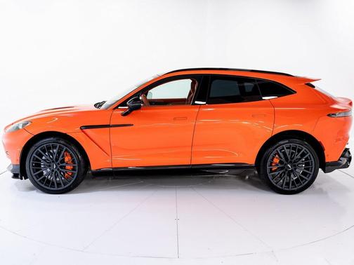 2025 Aston Martin DBX 707
