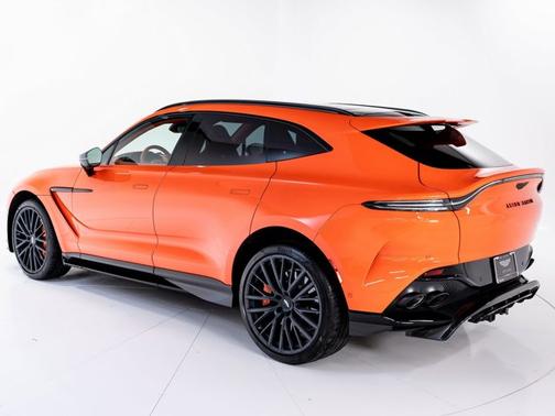 2025 Aston Martin DBX 707