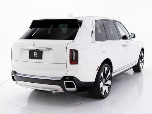 English White 2026 Rolls-Royce Cullinan