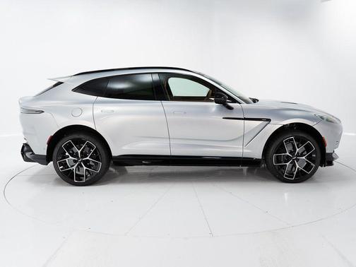 2026 Aston Martin DBX 707