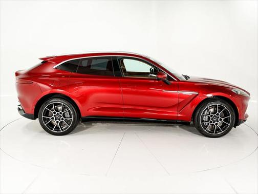 2021 Aston Martin DBX