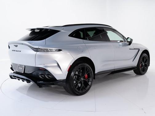 2025 Aston Martin DBX 707