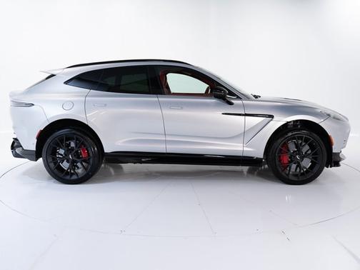 2025 Aston Martin DBX 707
