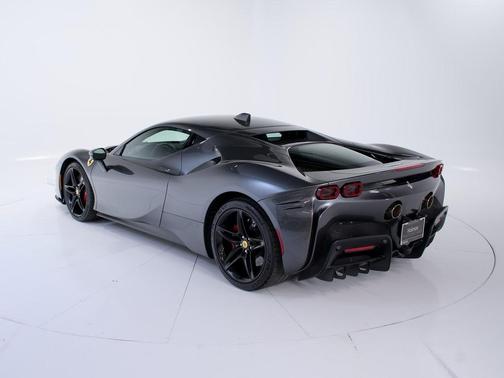 2022 Ferrari SF90 Stradale 